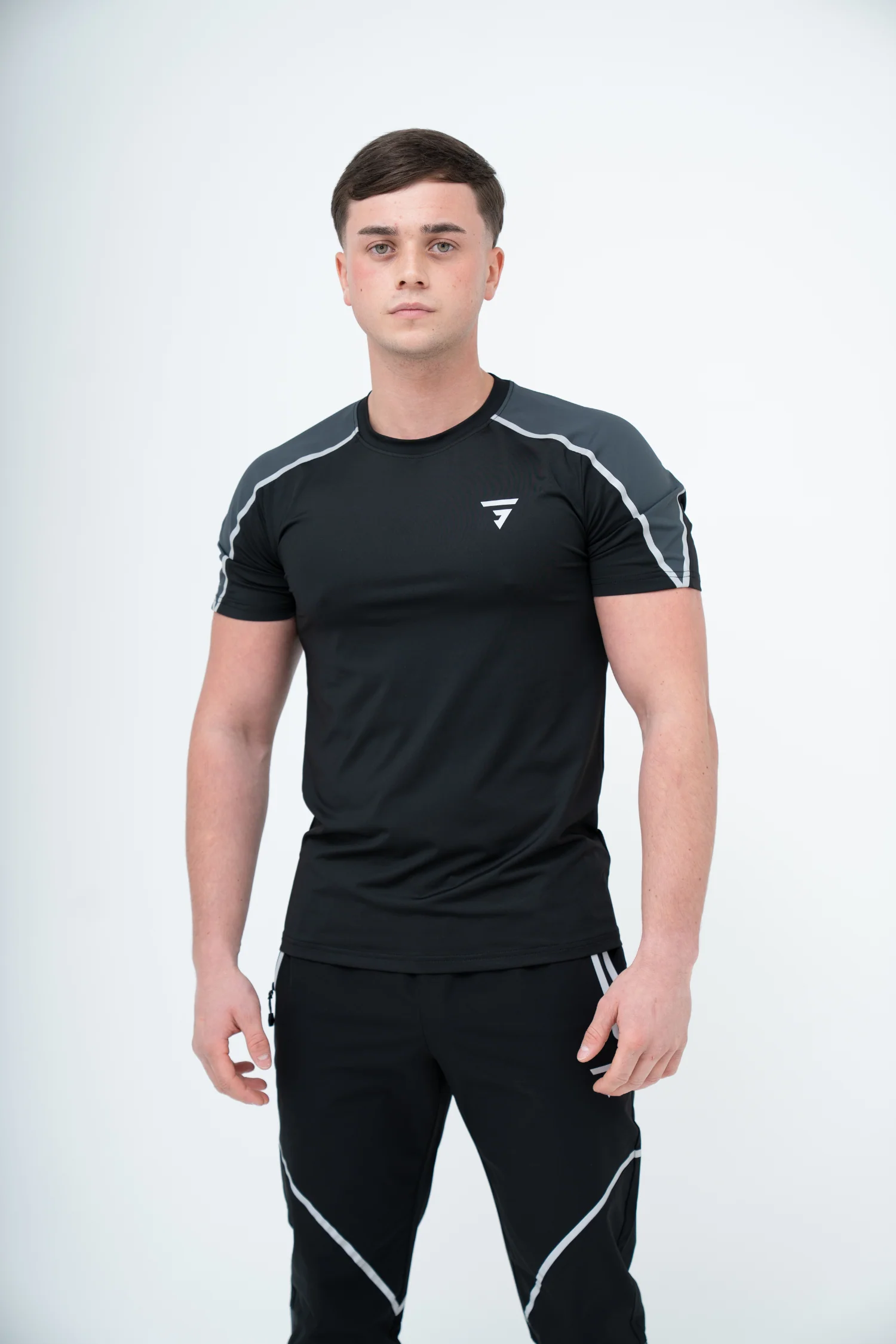 GRIID REFLECT TRISET TRACKSUIT/T-SHIRT - BLACK/ASPHALT - Image 5
